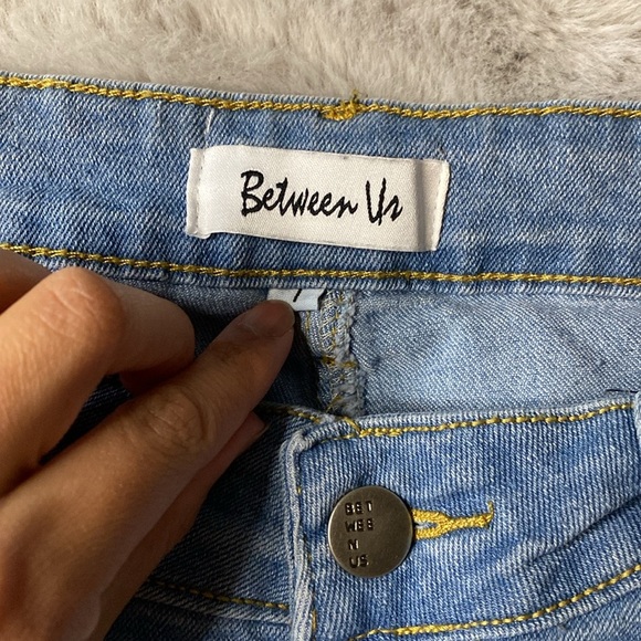 NWOT Between U2 Denim Light Blue Skinny Jeans Size 7 - Picture 2 of 5
